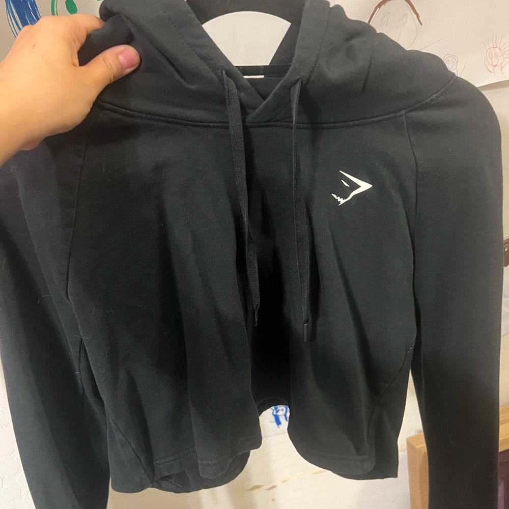 Black gym shark cropped hoodie
